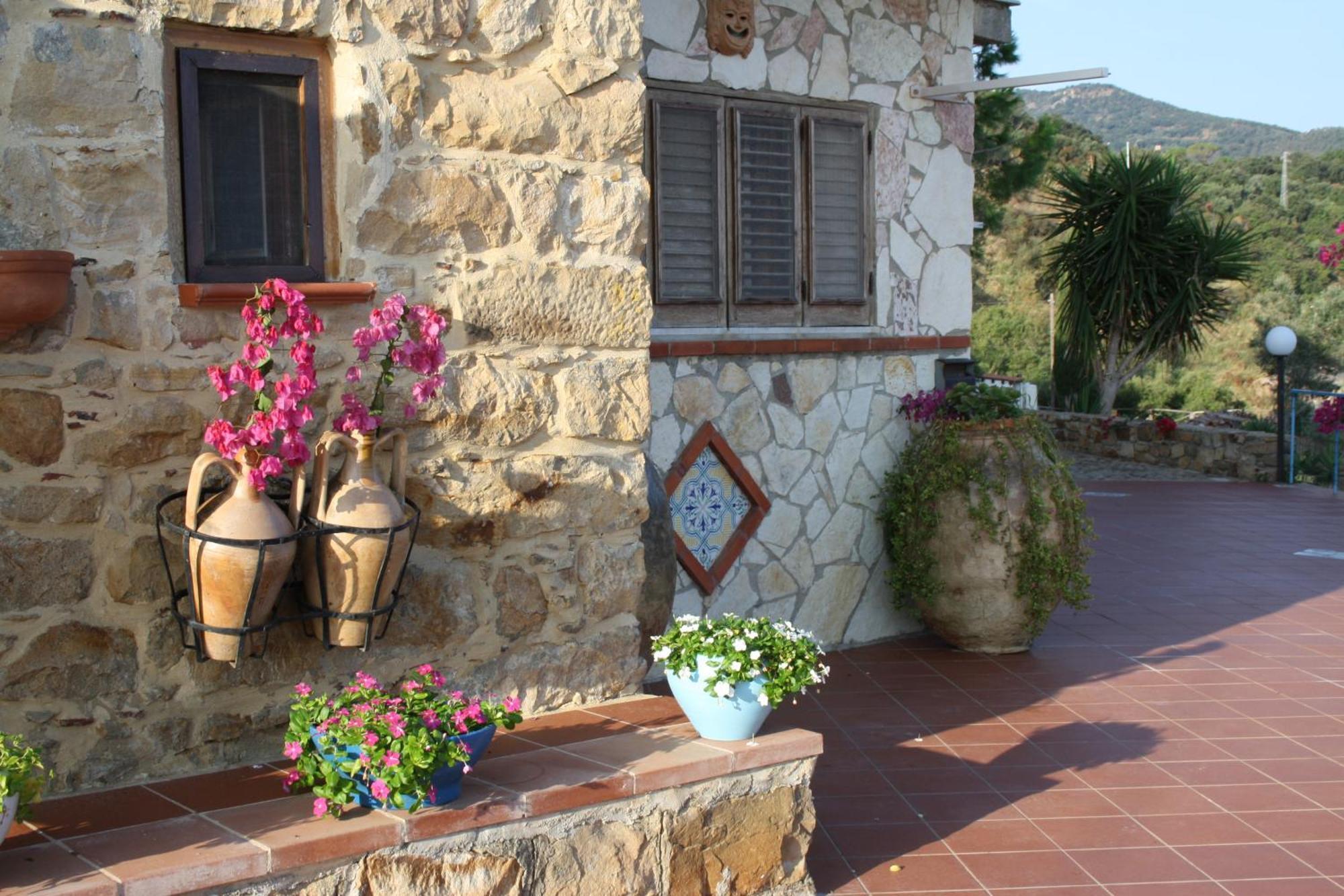Camere & Case Vacanze Lo Scoglio Castel di Tusa Εξωτερικό φωτογραφία