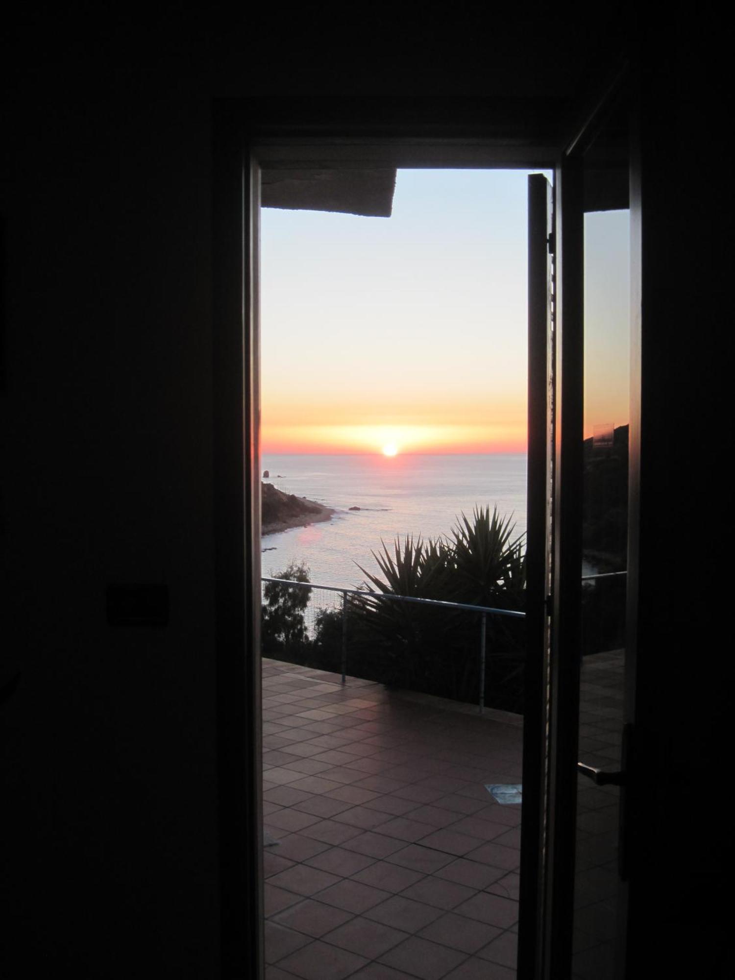Camere & Case Vacanze Lo Scoglio Castel di Tusa Δωμάτιο φωτογραφία