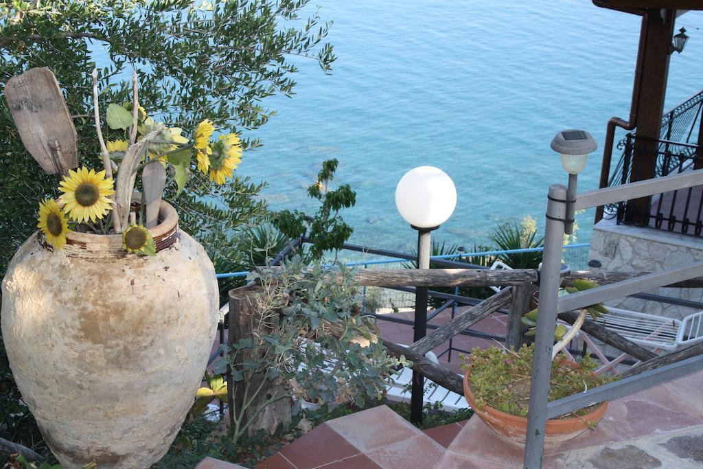 Camere & Case Vacanze Lo Scoglio Castel di Tusa Εξωτερικό φωτογραφία