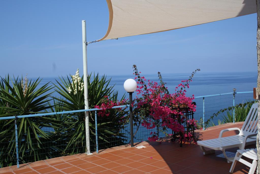 Camere & Case Vacanze Lo Scoglio Castel di Tusa Εξωτερικό φωτογραφία