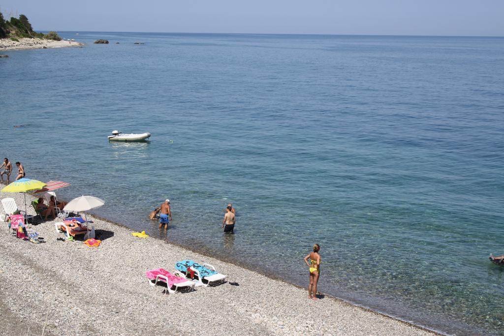 Camere & Case Vacanze Lo Scoglio Castel di Tusa Εξωτερικό φωτογραφία