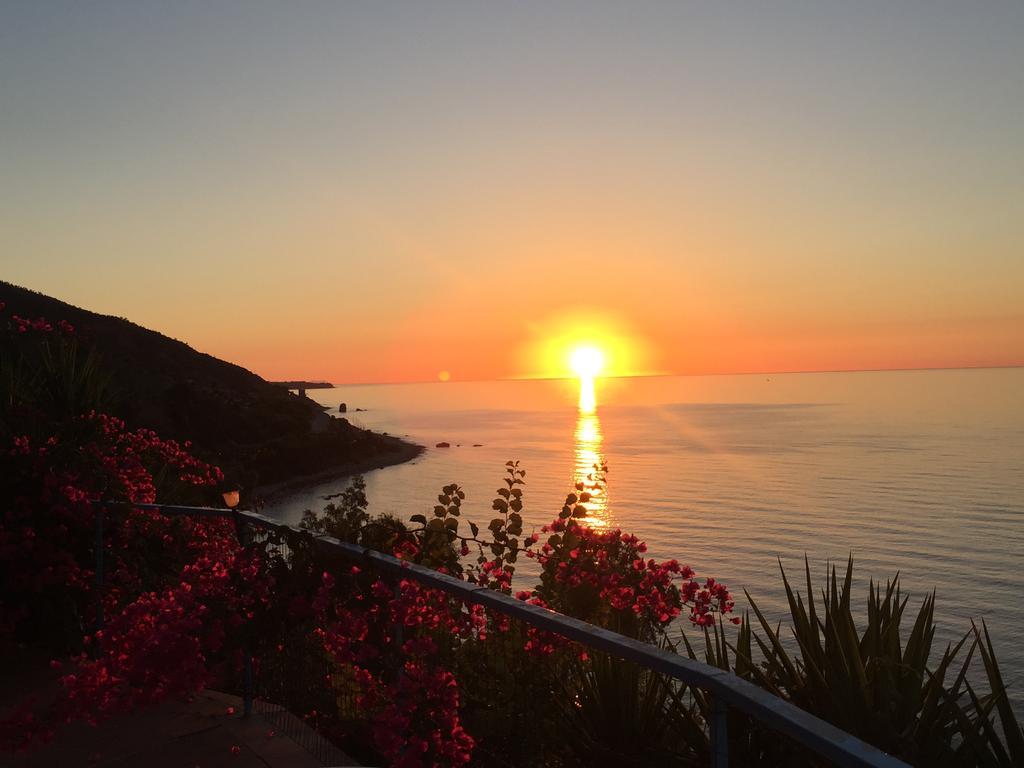 Camere & Case Vacanze Lo Scoglio Castel di Tusa Εξωτερικό φωτογραφία