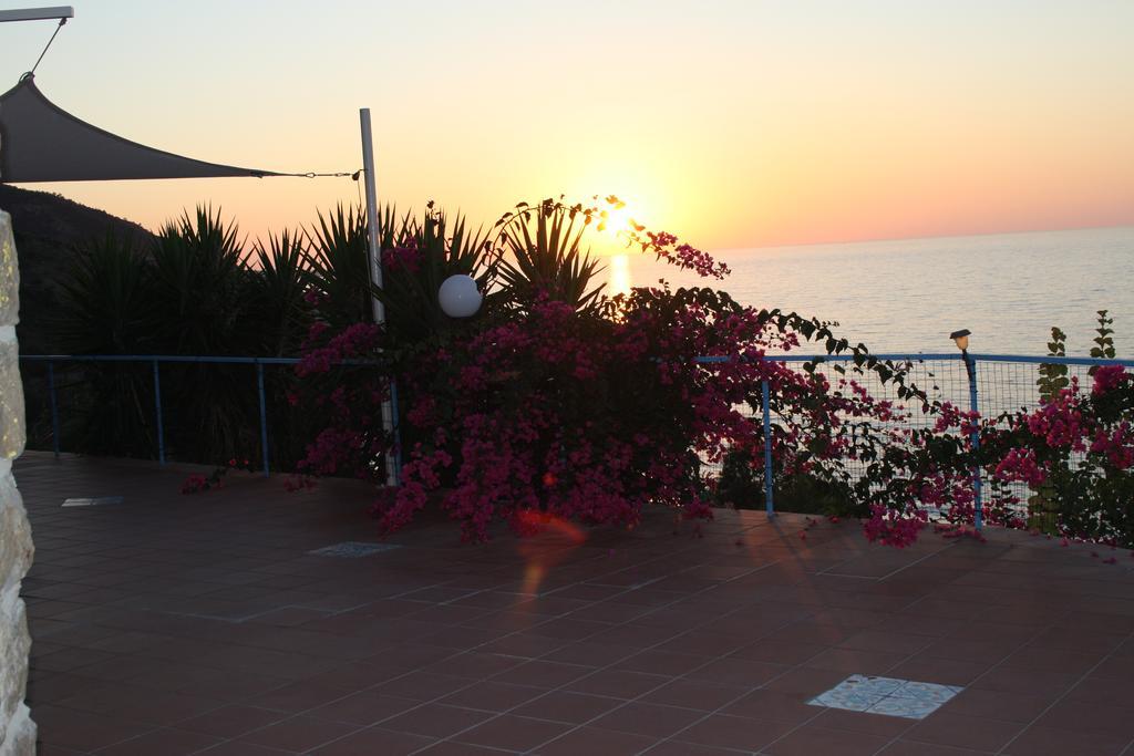 Camere & Case Vacanze Lo Scoglio Castel di Tusa Εξωτερικό φωτογραφία