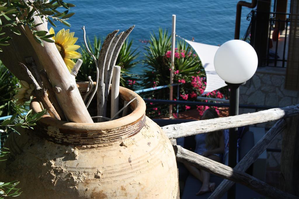 Camere & Case Vacanze Lo Scoglio Castel di Tusa Εξωτερικό φωτογραφία