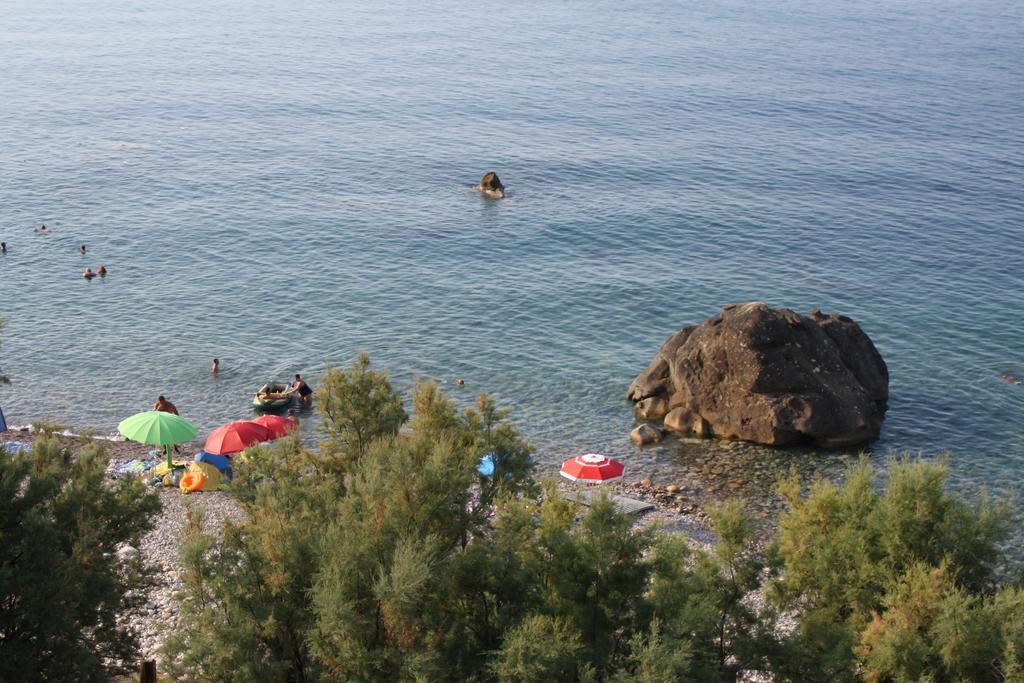 Camere & Case Vacanze Lo Scoglio Castel di Tusa Εξωτερικό φωτογραφία