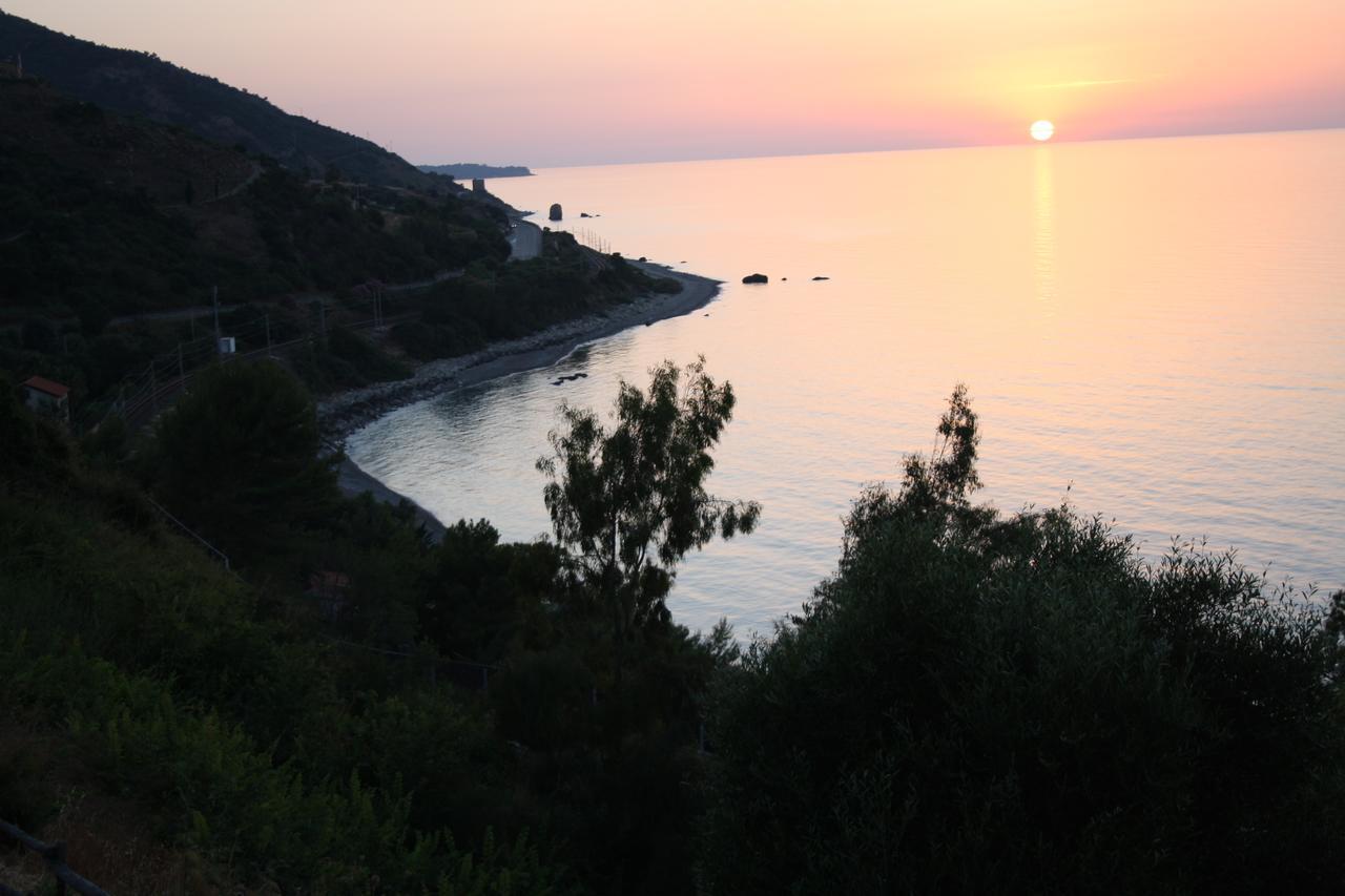 Camere & Case Vacanze Lo Scoglio Castel di Tusa Εξωτερικό φωτογραφία