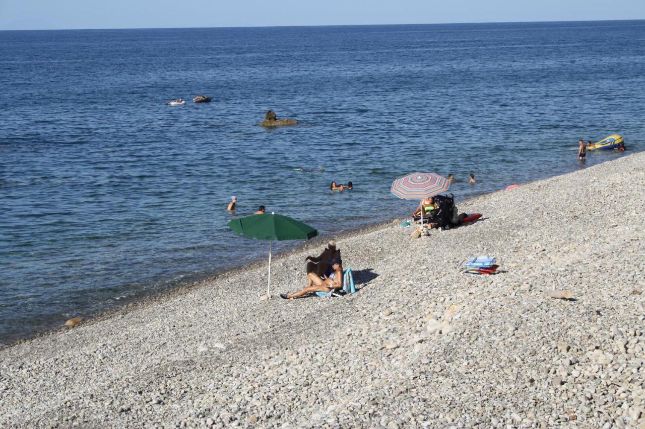 Camere & Case Vacanze Lo Scoglio Castel di Tusa Εξωτερικό φωτογραφία