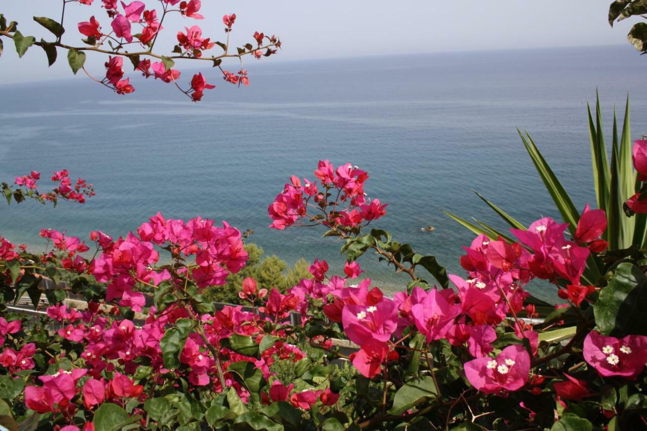 Camere & Case Vacanze Lo Scoglio Castel di Tusa Εξωτερικό φωτογραφία